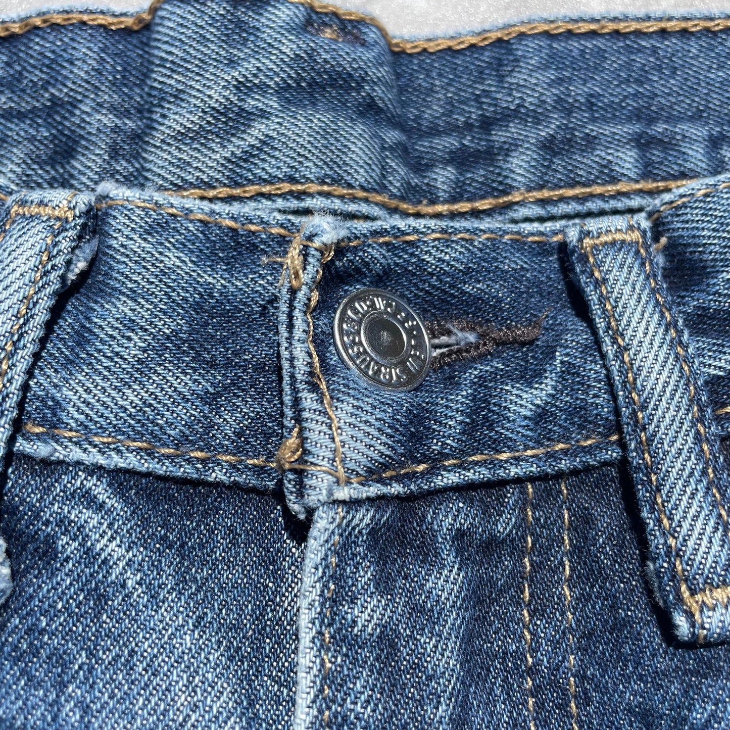 00s Levi’s 550 32x34 KiiChain Clothing