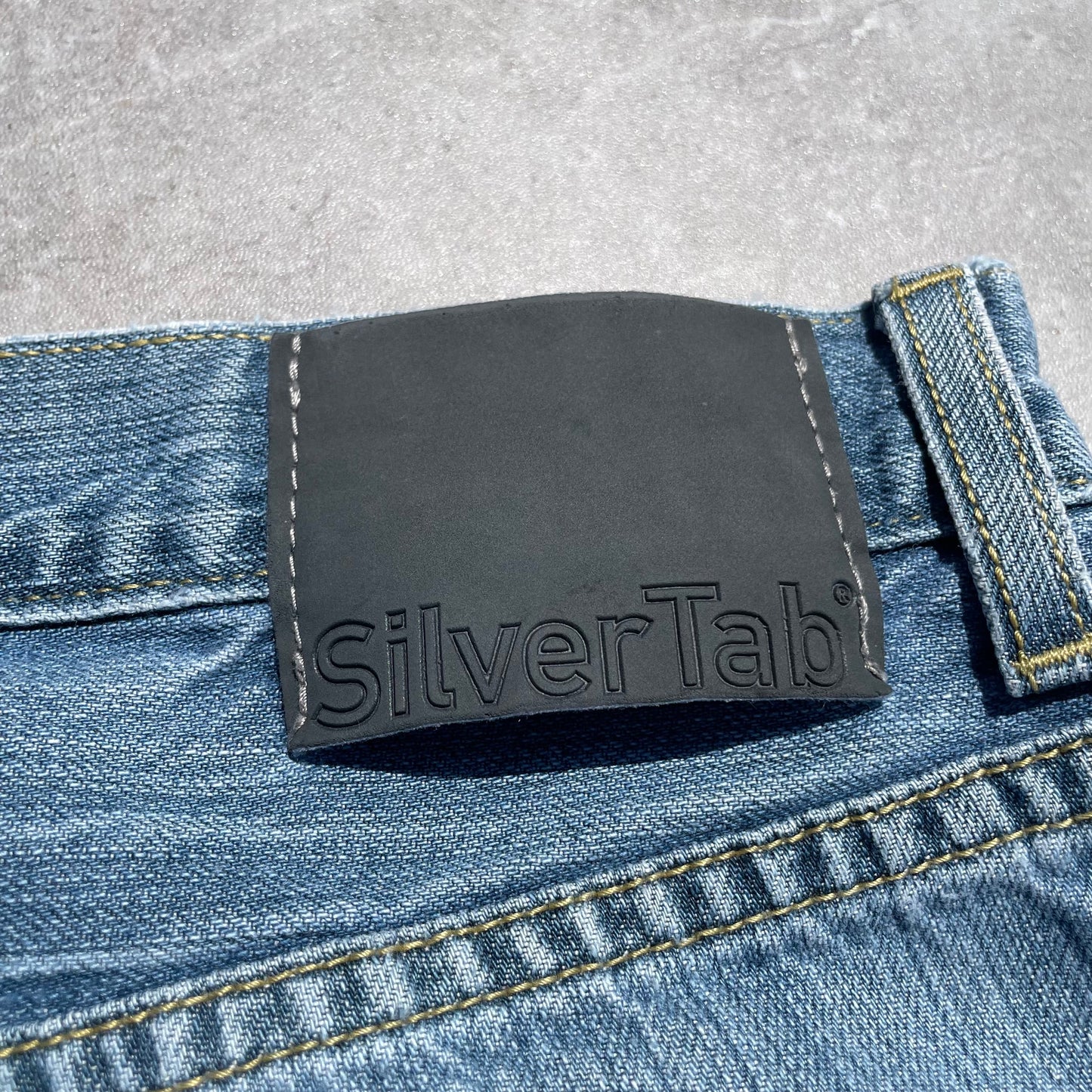 00s Levi’s Silver Tab Baggy Fit Denim 30x30 KiiChain Clothing