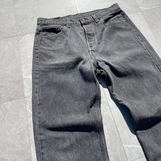 90s Levi's 501 Made in USA Black Denim 34x32 KiiChain Clothing