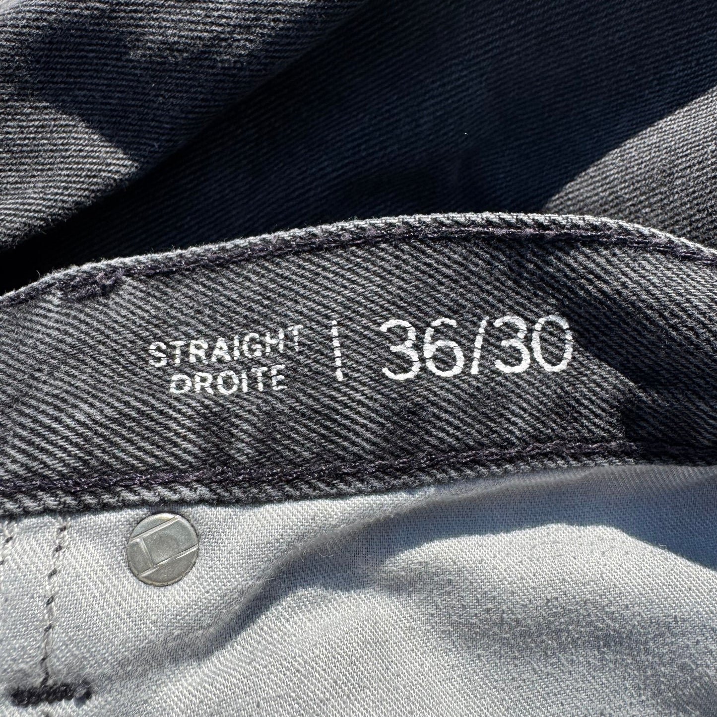 00s Tommy Hilfiger Black Straight Denim 36x30 KiiChain Clothing