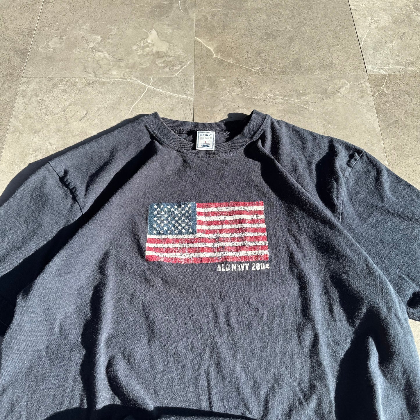 00s Old Navy 2004 American Flag Faded Tee KiiChain Clothing
