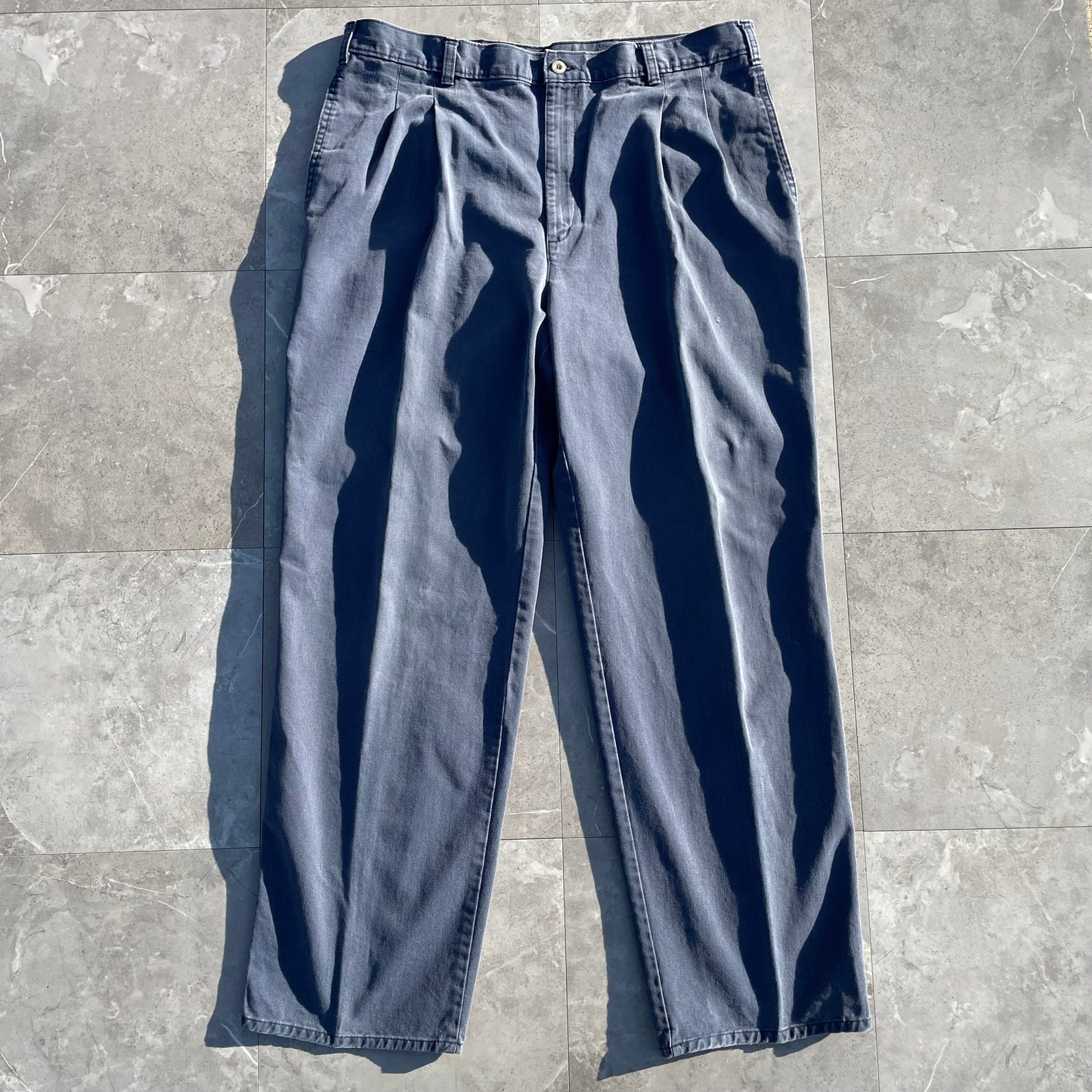 80s-90s Dockers Made in USA Two-Tuck Pleated Faded Blue Chino Pants 33x31 KiiChain Clothing
