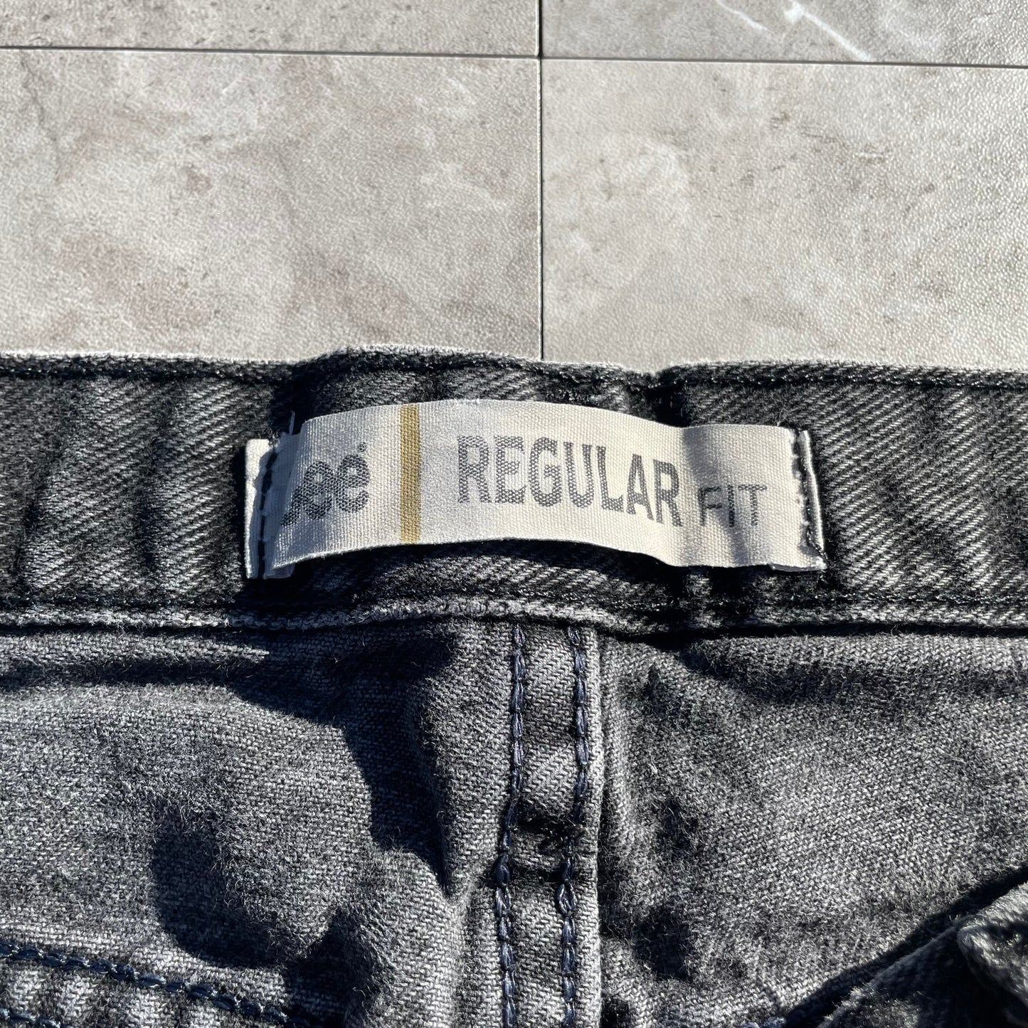 90s-00s Lee Straight Wide Fit Black Denim 40x32 KiiChain Clothing