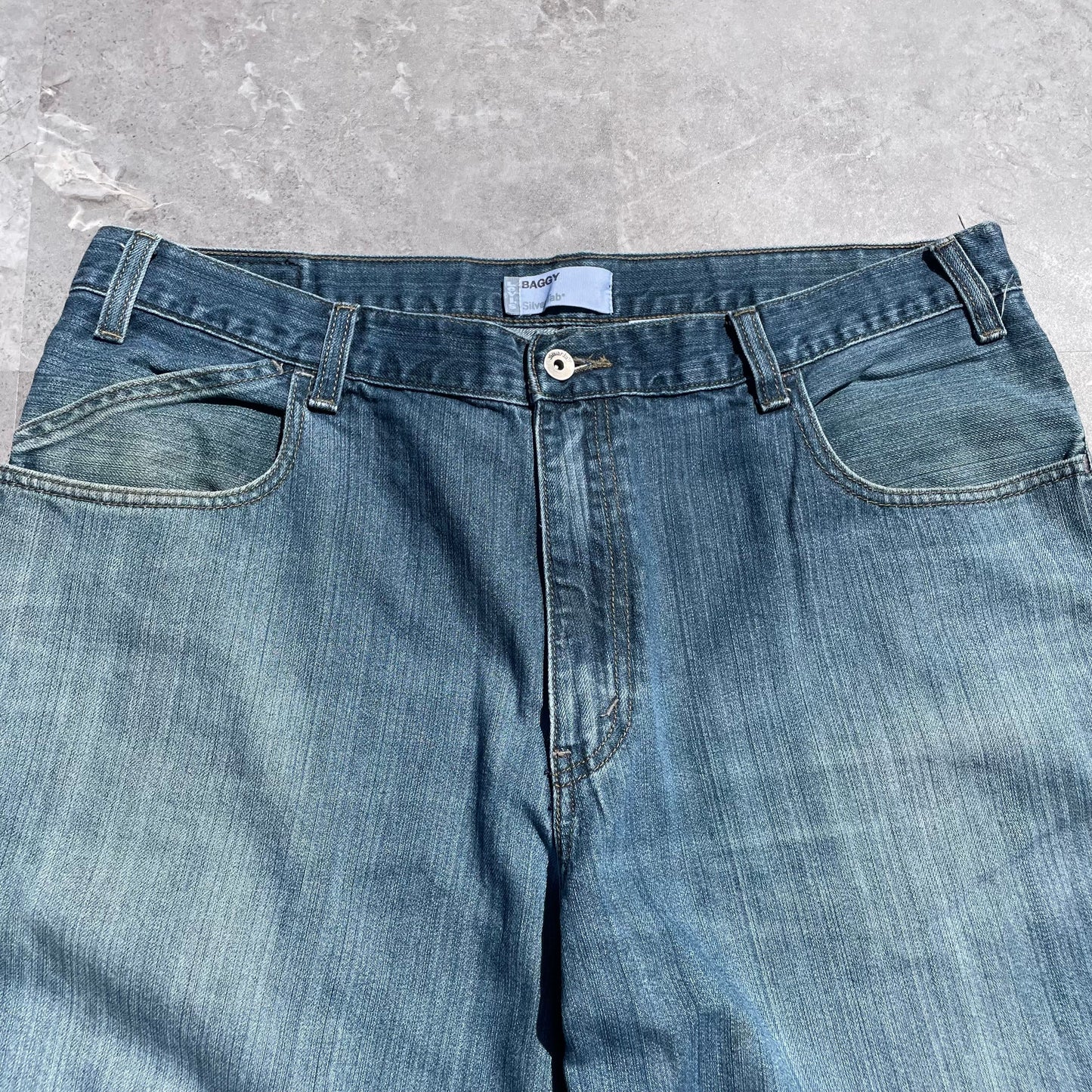 00s Levi’s Silver Tab Baggy Fit Denim 38x32 KiiChain Clothing