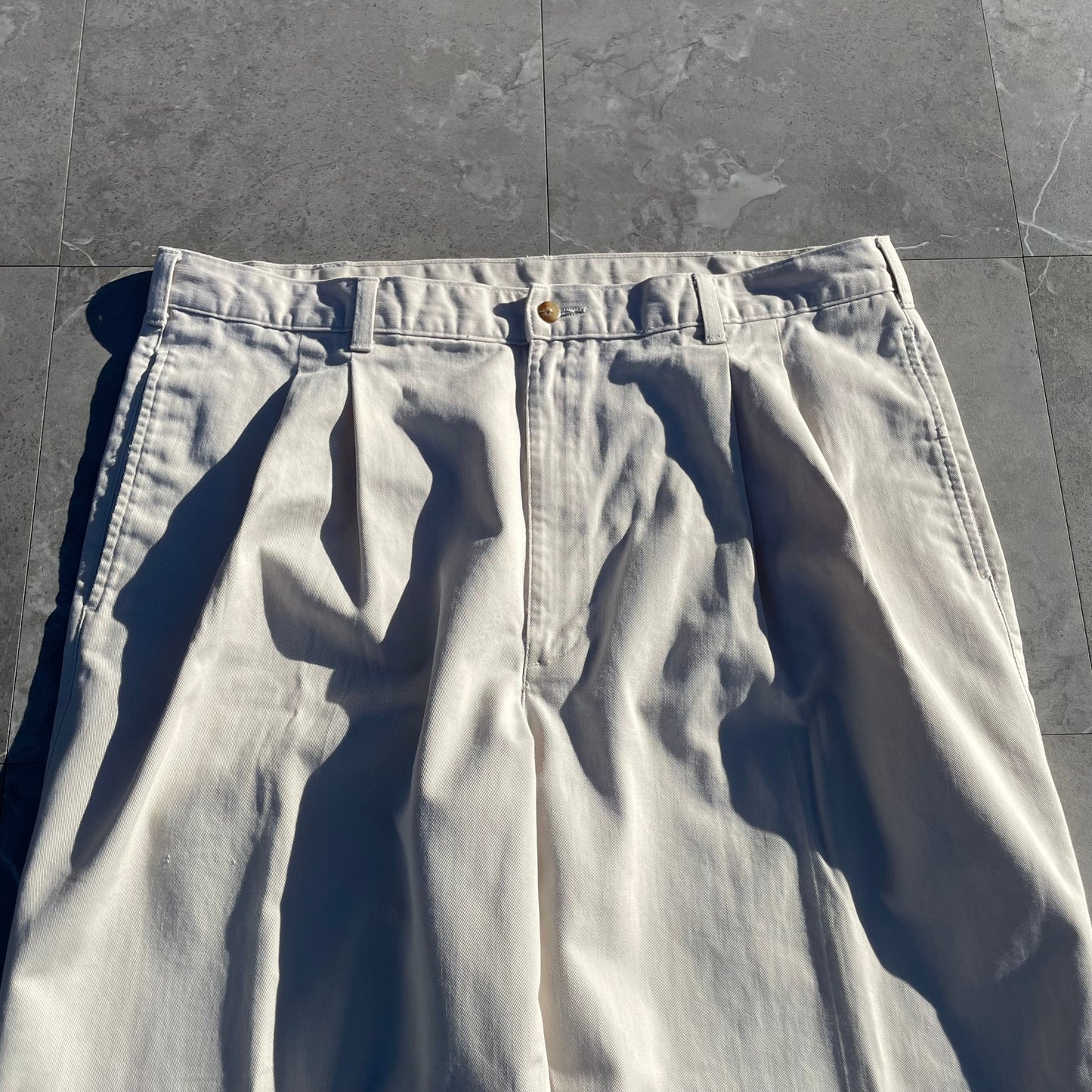 90s Bill Blass Two-Tuck Pleated Off-White/Cream Chino Pants KiiChain Clothing