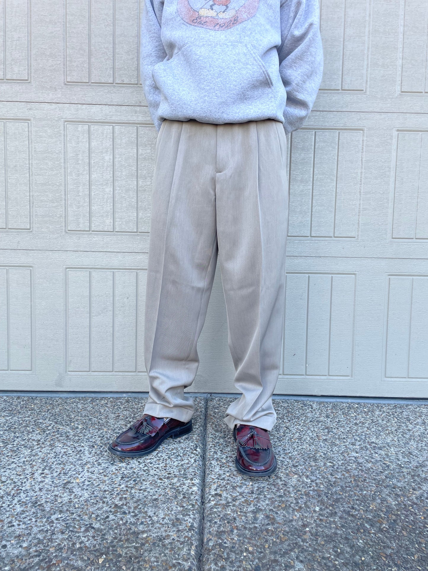00s Perry Ellis Portfolio Gray/Beige Two-Tuck Pleated Slacks 33x30 KiiChain Clothing