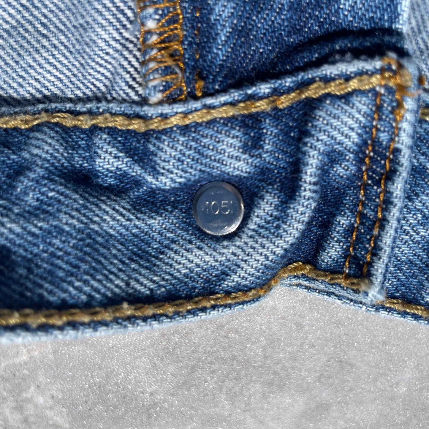 00s Levi’s 550 32x34 KiiChain Clothing