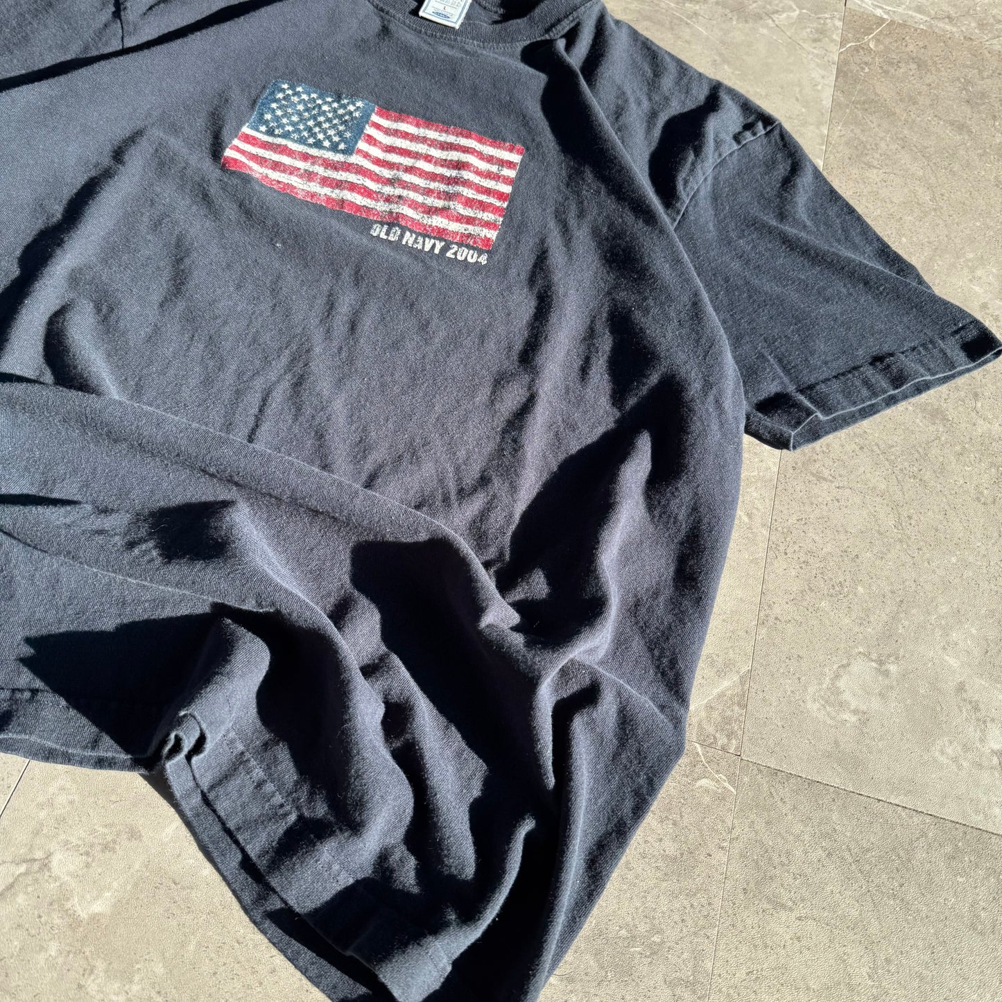 00s Old Navy 2004 American Flag Faded Tee KiiChain Clothing