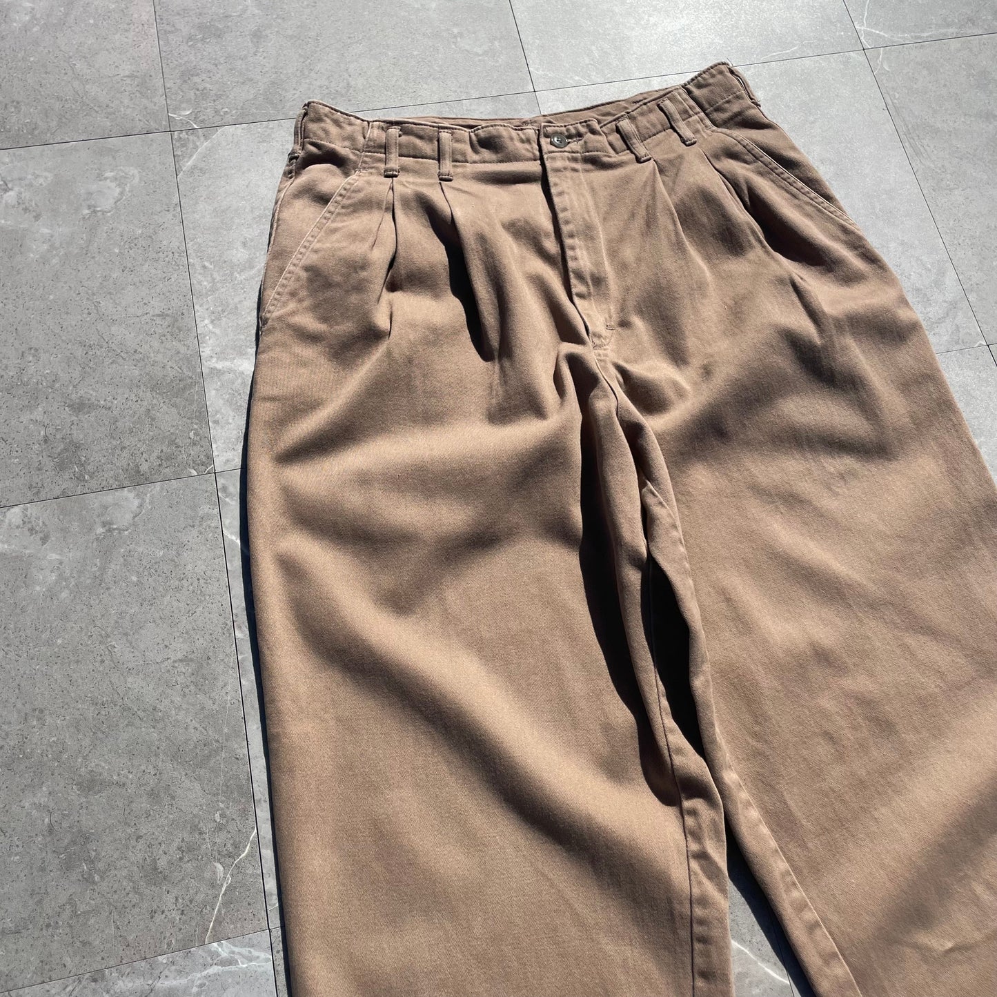 80s-90s Lands' End Beige Two-Tuck Chino Pants Size 32 KiiChain Clothing