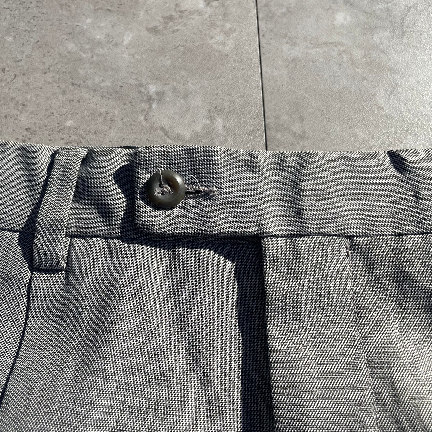 00s Perry Ellis Portfolio Two-Tuck Pleated Light Gray Slacks 34x31 KiiChain Clothing