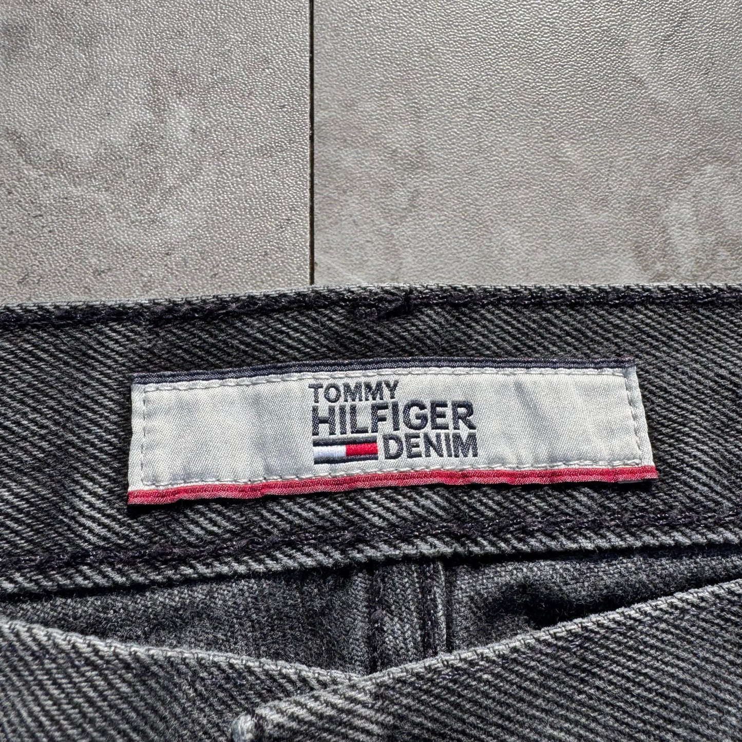 00s Tommy Hilfiger Black Straight Denim 36x30 KiiChain Clothing