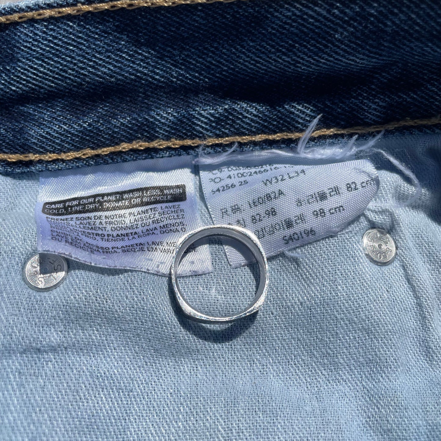 00s Levi’s 550 32x34 KiiChain Clothing