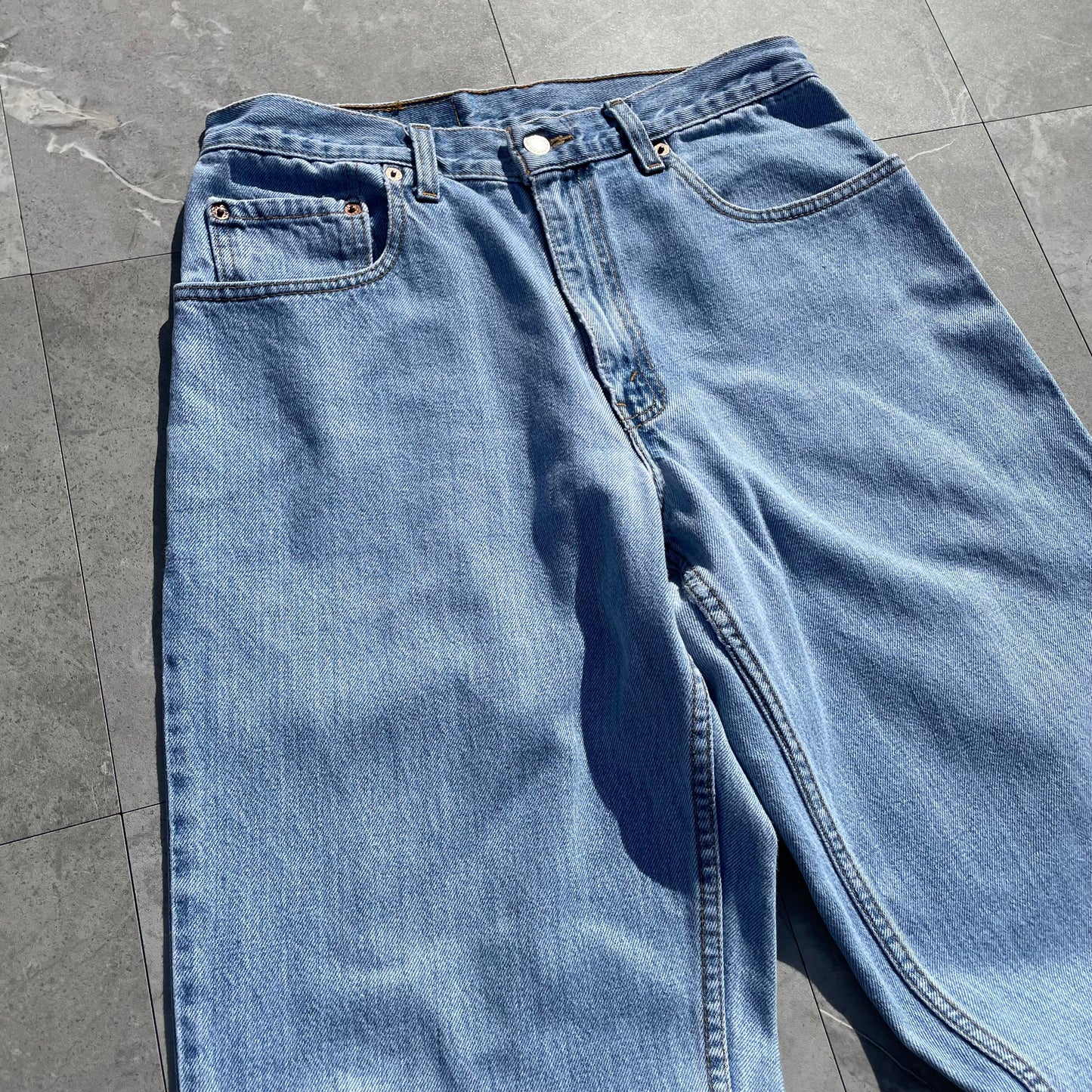 90s Levi's 560 Denim Made in Canada Denim 31x32 KiiChain Clothing
