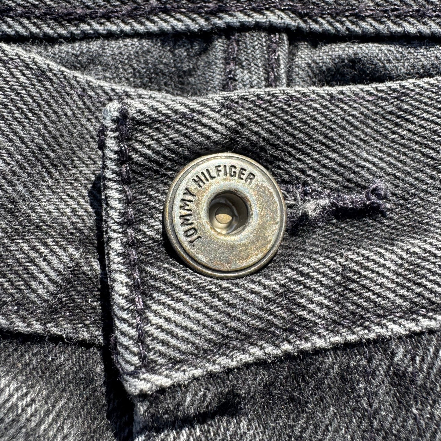 00s Tommy Hilfiger Black Straight Denim 36x30 KiiChain Clothing