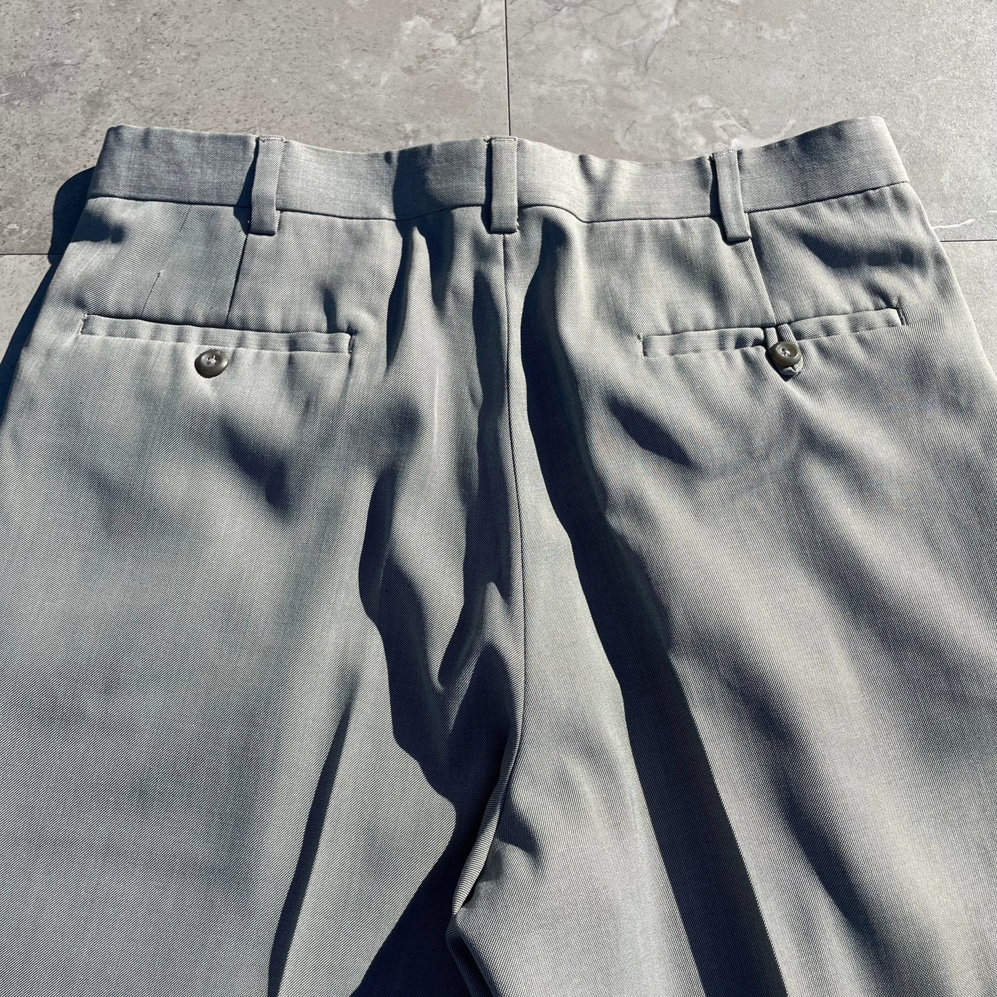 00s Perry Ellis Portfolio Two-Tuck Pleated Light Gray Slacks 34x31 KiiChain Clothing