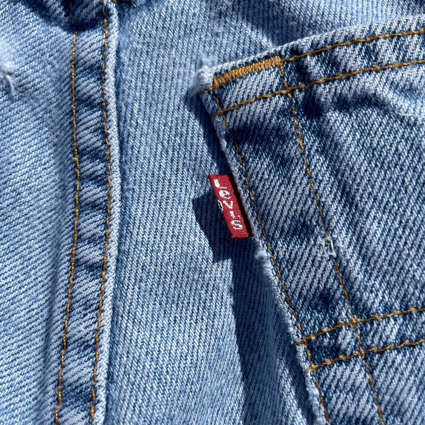 90s Levi's 560 Denim Made in Canada Denim 31x32 KiiChain Clothing