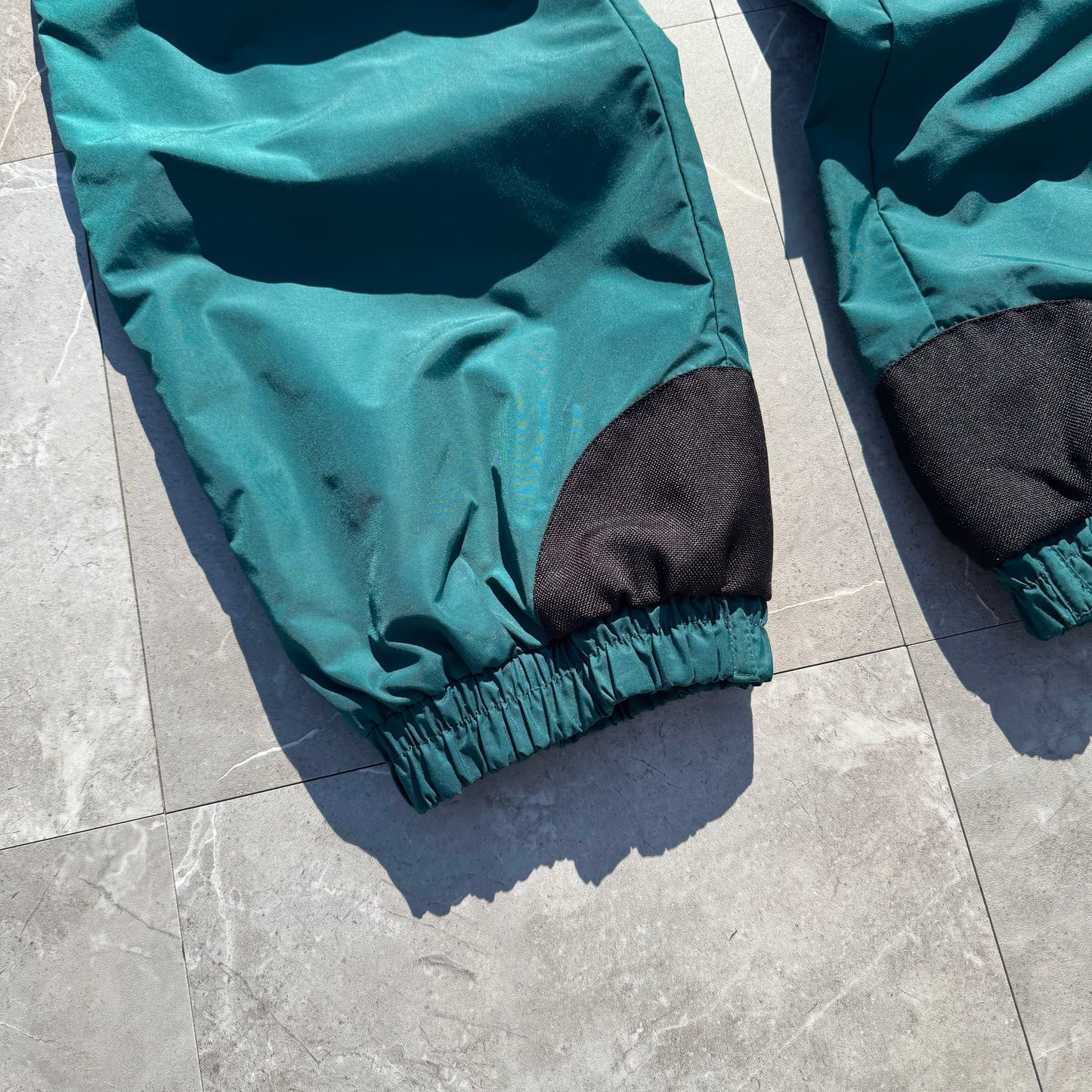90s Columbia Nylon Pants Size M KiiChain Clothing
