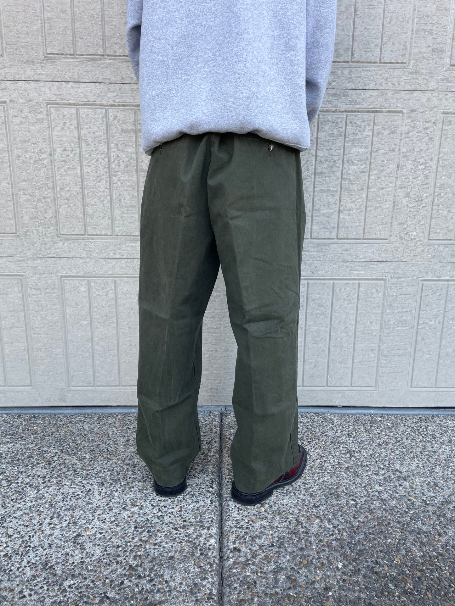 90s-00s Ralph Lauren Two-Tuck Pleated Olive Green Chino Pants 34x30 KiiChain Clothing