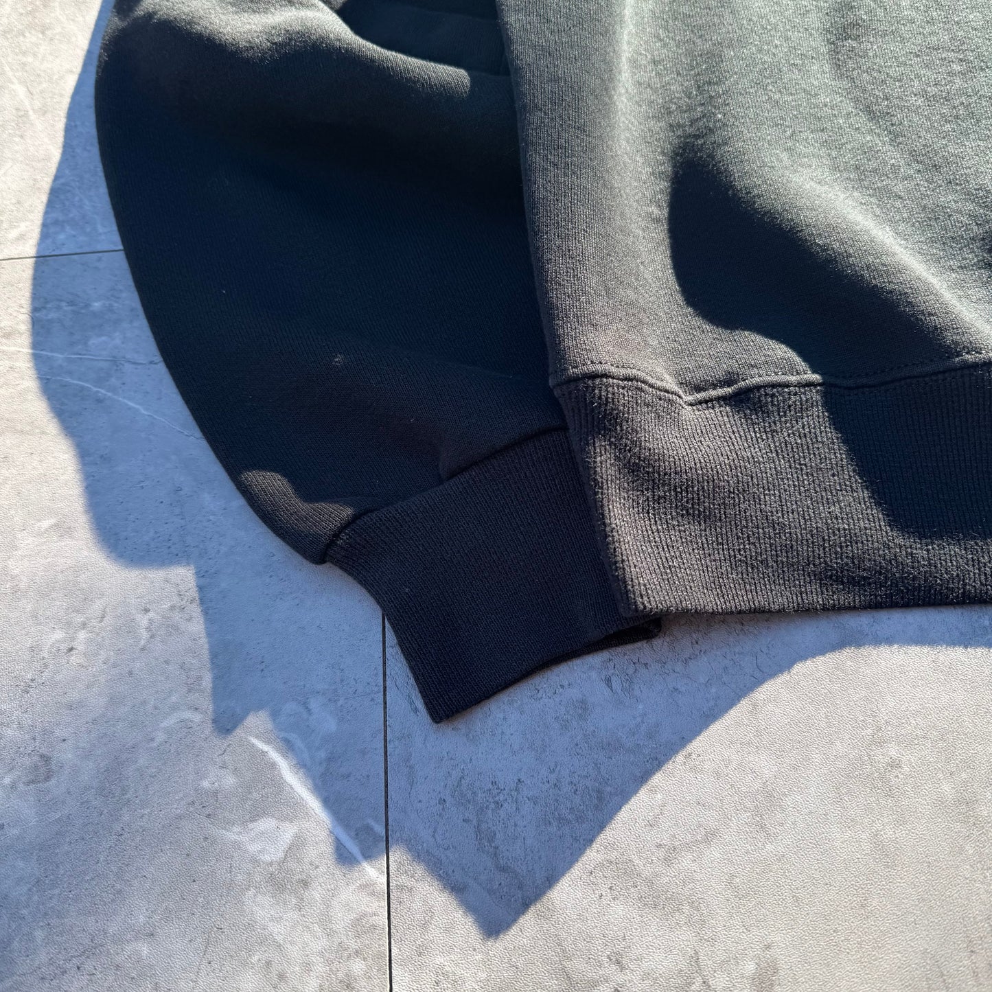 90s Russell Athletic Black Blank Sweatshirt KiiChain Clothing