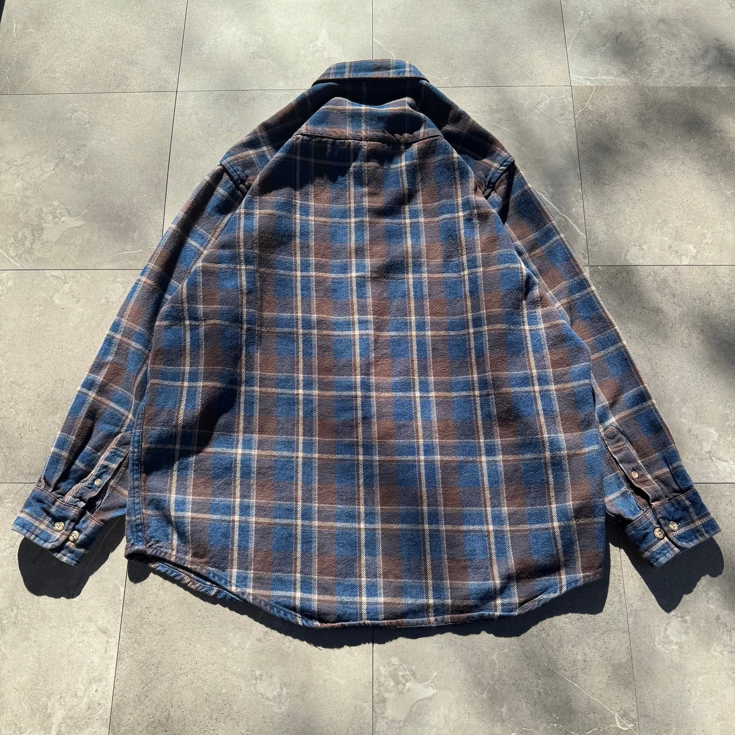 90s-00s Eddie Bauer Blue/Brown Faded Checkered Flannel Shirt KiiChain Clothing