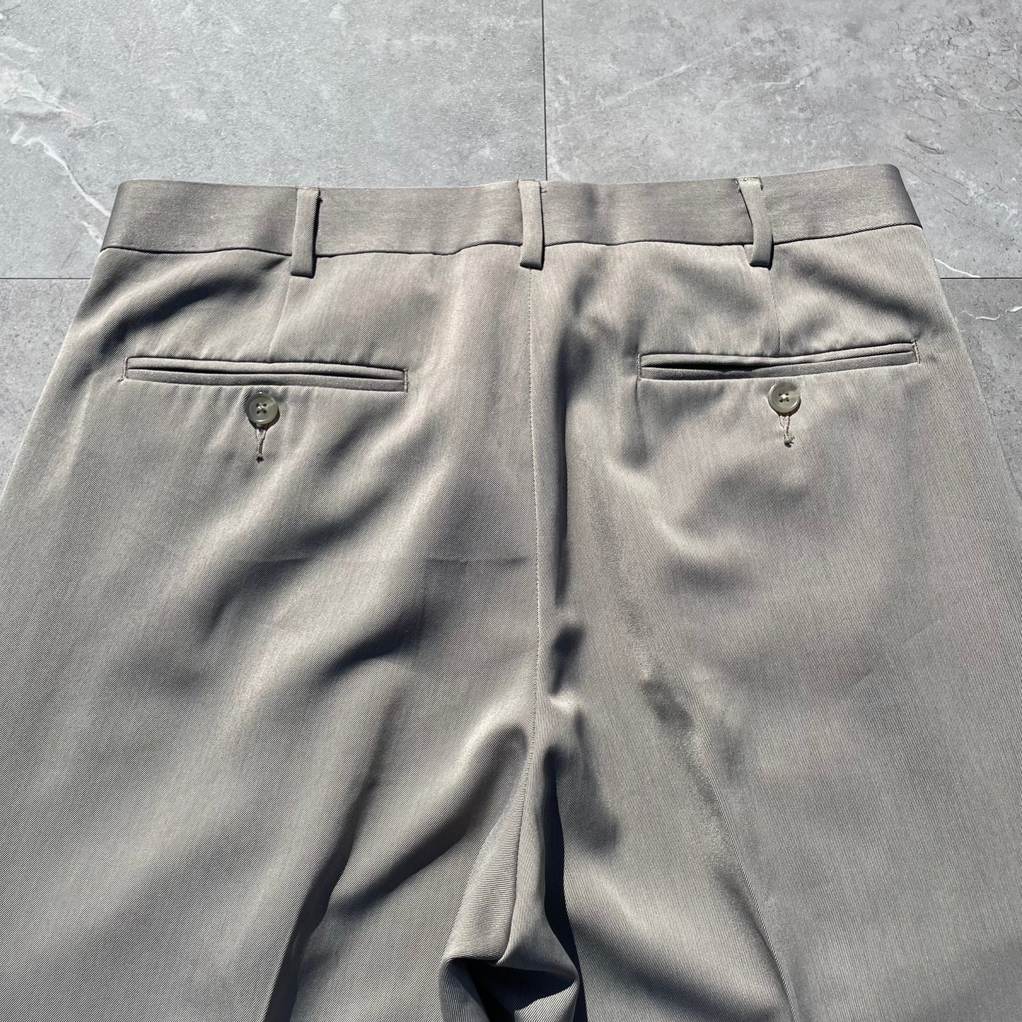 00s Perry Ellis Portfolio Gray/Beige Two-Tuck Pleated Slacks 33x30 KiiChain Clothing