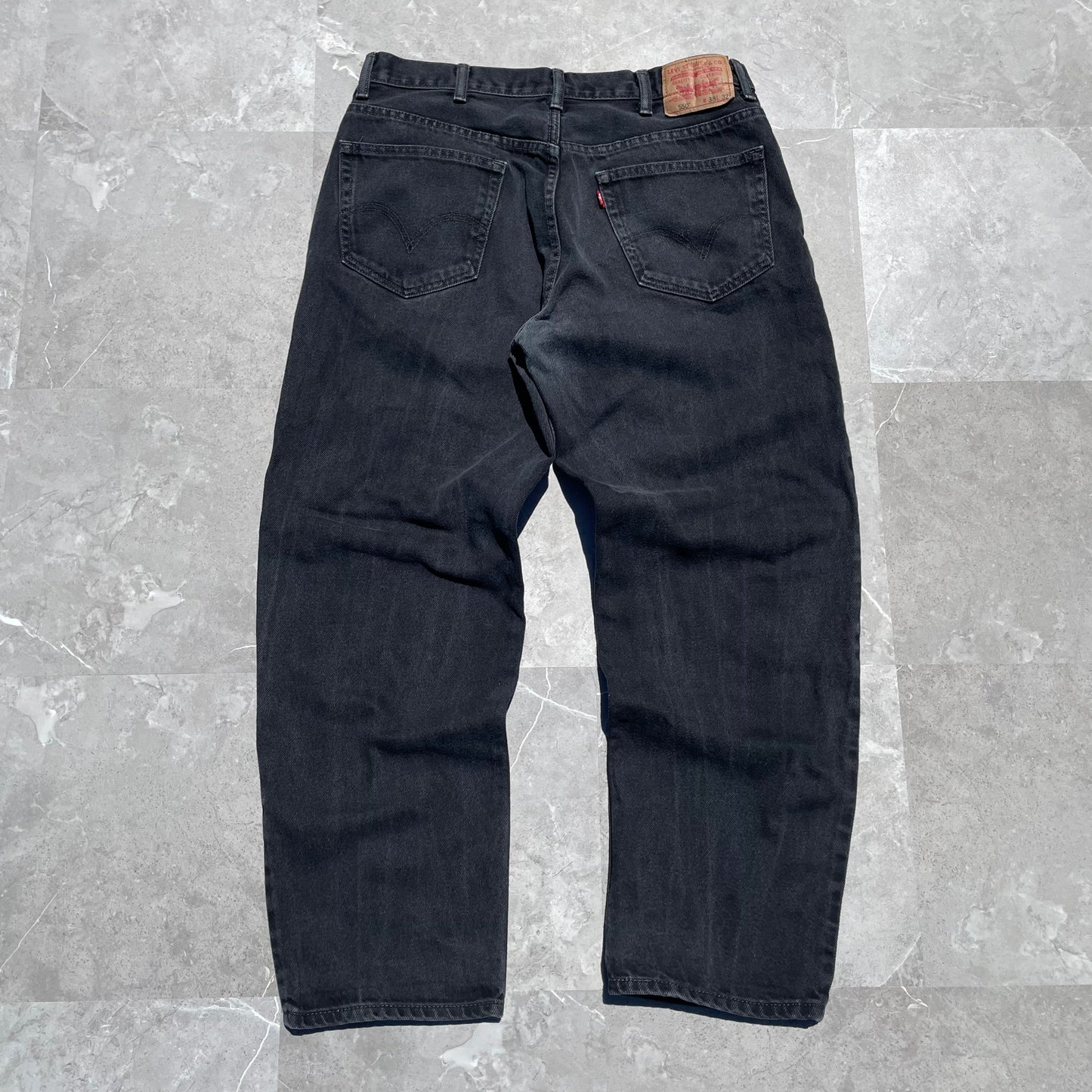 00s Levi’s 550 Black Denim 38x32 KiiChain Clothing