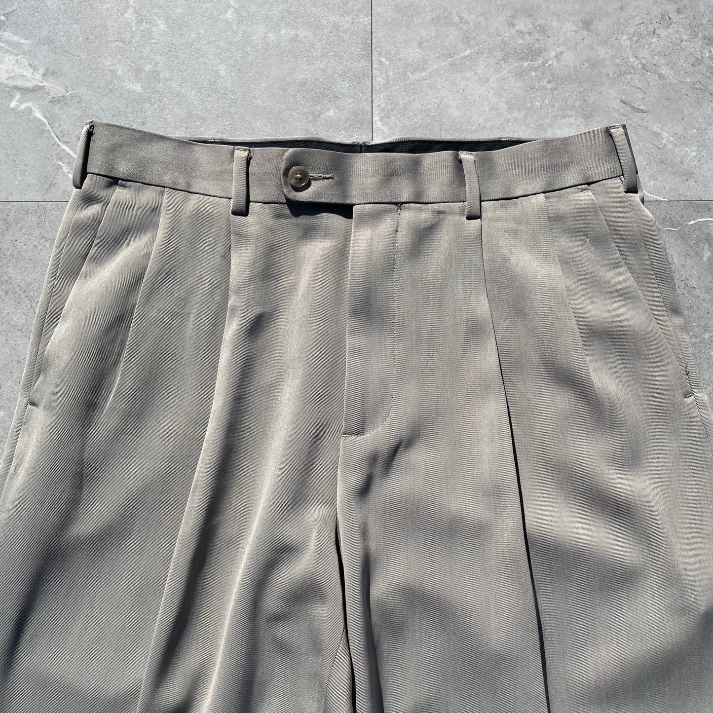 00s Perry Ellis Portfolio Gray/Beige Two-Tuck Pleated Slacks 33x30 KiiChain Clothing