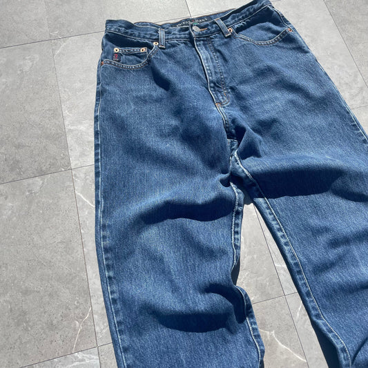 90s GUESS Classic Straight Fit Denim Size 32 KiiChain Clothing