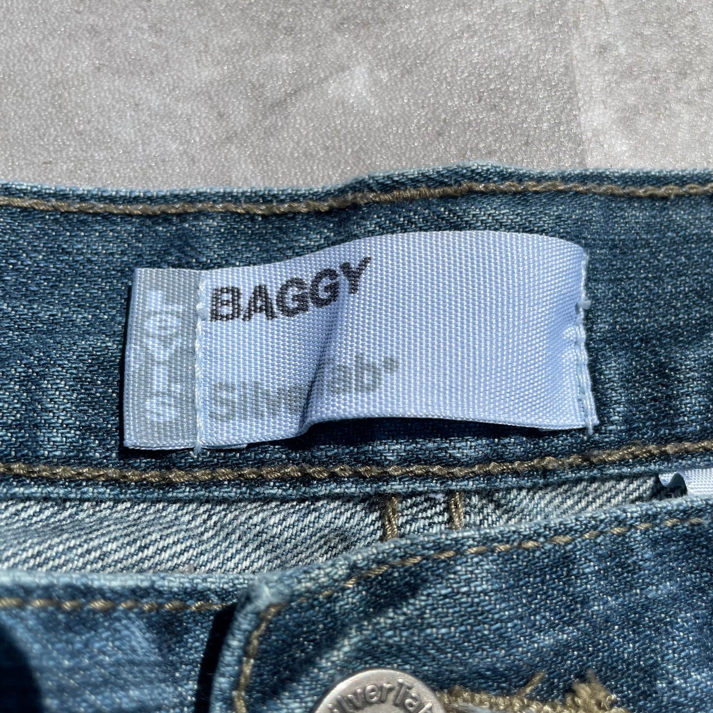 00s Levi’s Silver Tab Baggy Fit Denim 38x32 KiiChain Clothing