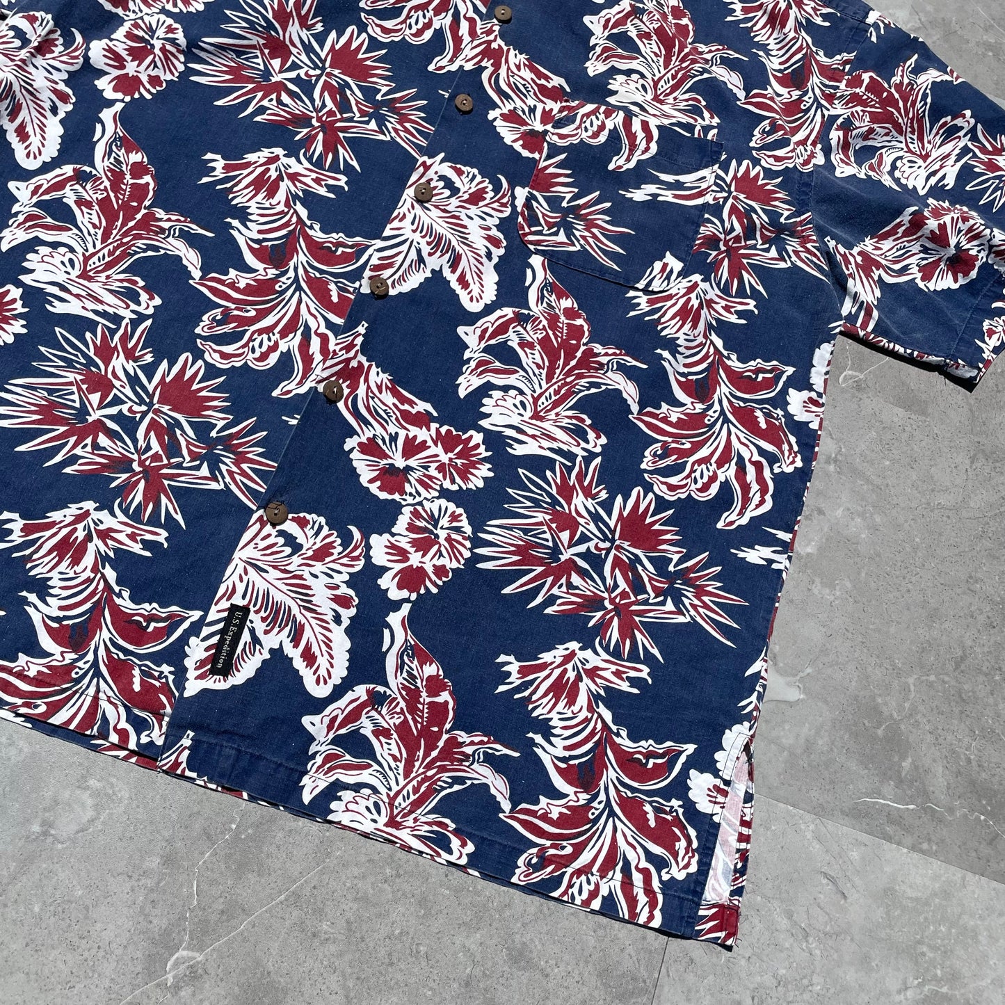 90s-00s US Expedition Faded Floral Hawaiian Shirt KiiChain Clothing