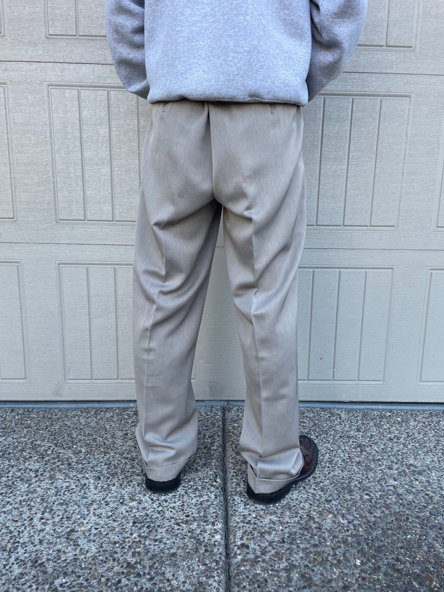 00s Perry Ellis Portfolio Gray/Beige Two-Tuck Pleated Slacks 33x30 KiiChain Clothing