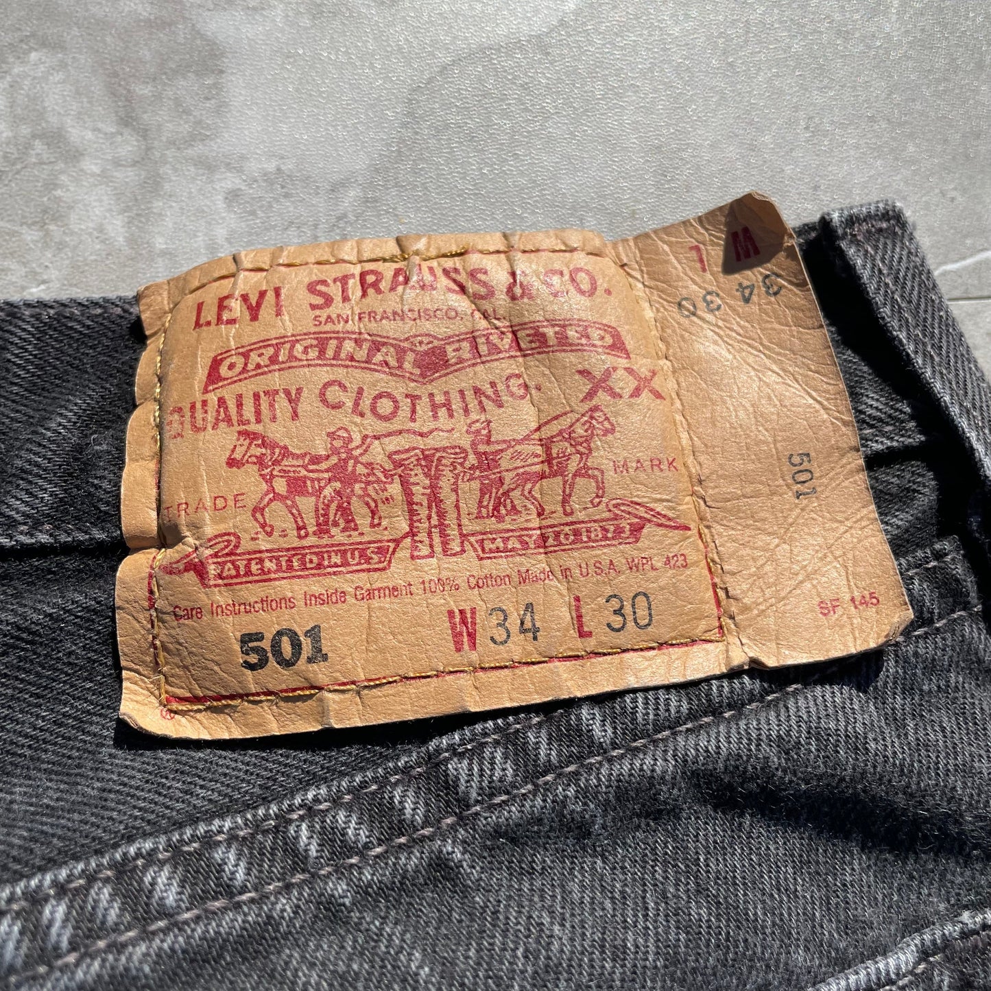90s Levi's 501 Made in USA Black Denim 34x30 KiiChain Clothing