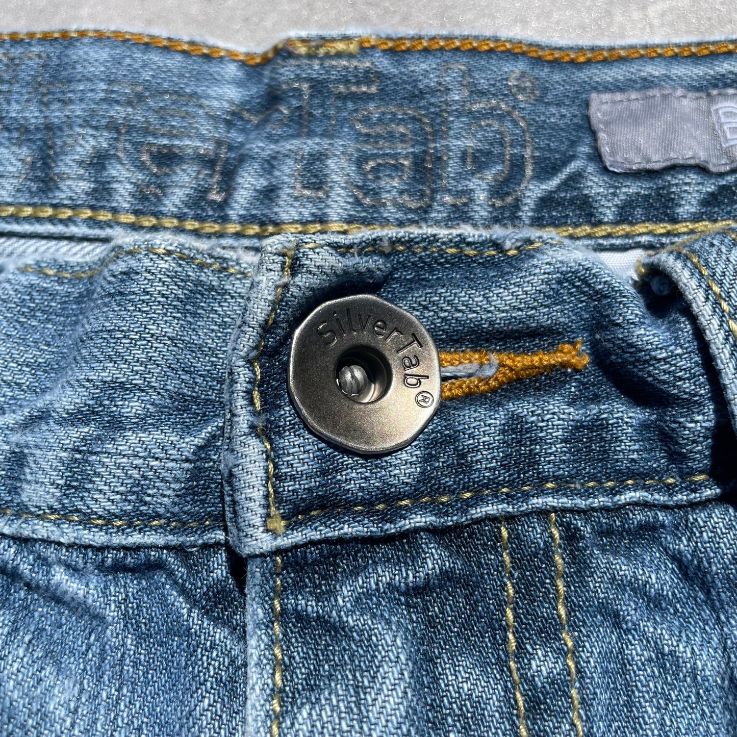 00s Levi’s Silver Tab Baggy Fit Denim 30x30 KiiChain Clothing