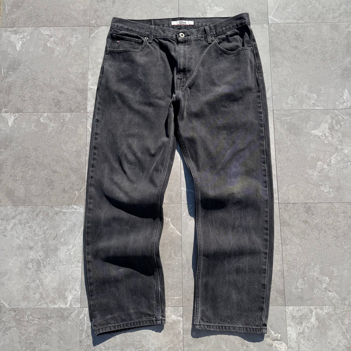 00s Tommy Hilfiger Black Straight Denim 36x30 KiiChain Clothing