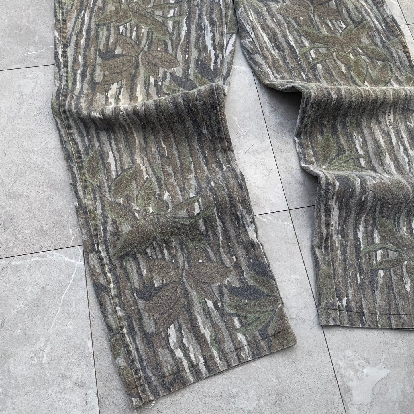 90s Cabela's Made in USA Real Tree Camo Pants Size 34 KiiChain Clothing