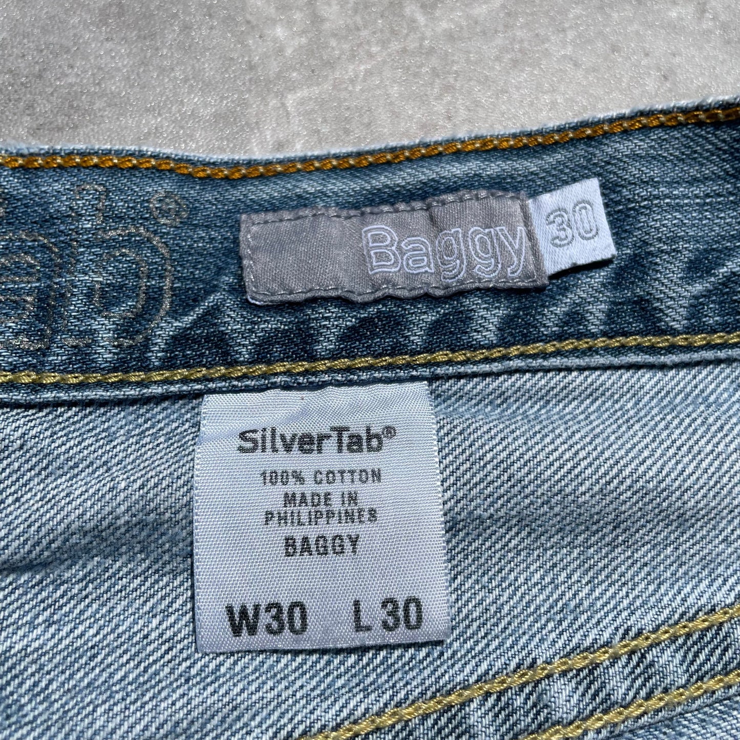 00s Levi’s Silver Tab Baggy Fit Denim 30x30 KiiChain Clothing