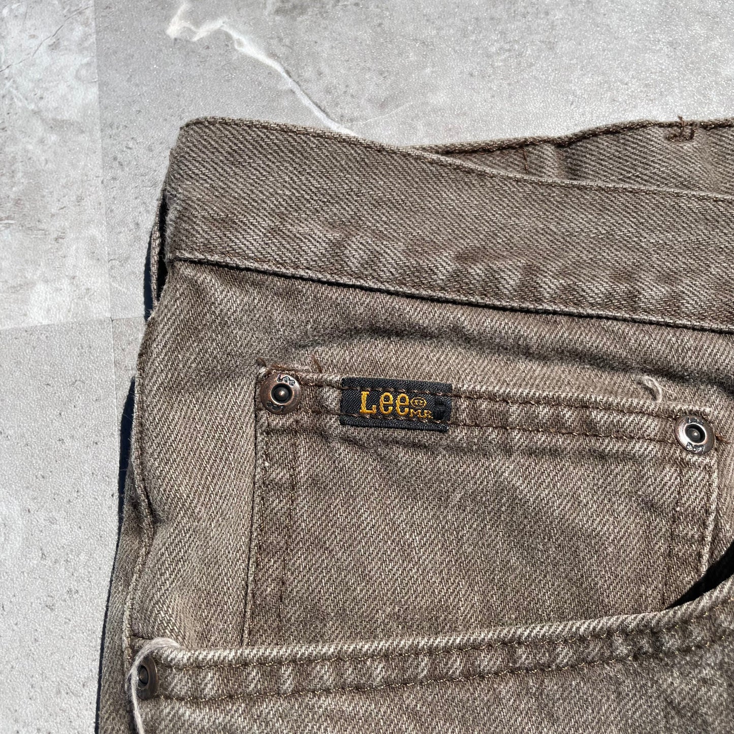 00s Lee Brown Wash Denim 38x32 KiiChain Clothing