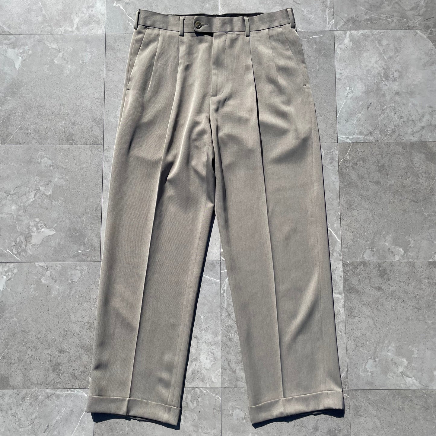 00s Perry Ellis Portfolio Gray/Beige Two-Tuck Pleated Slacks 33x30 KiiChain Clothing