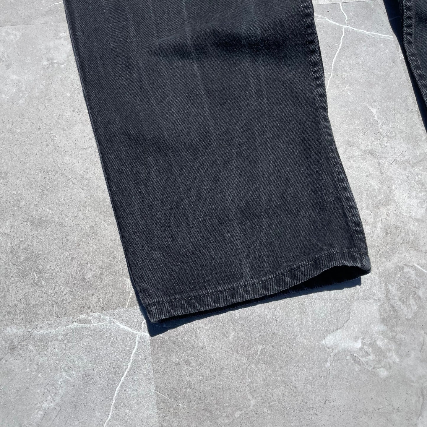 00s Levi’s 550 Black Denim 38x32 KiiChain Clothing