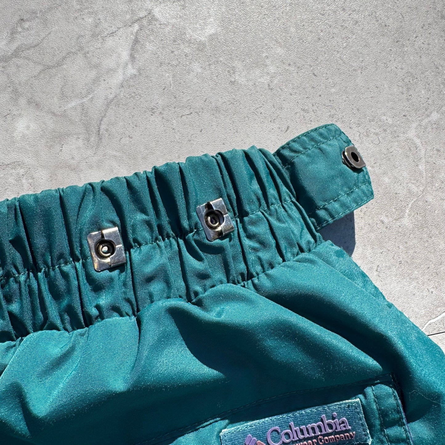 90s Columbia Nylon Pants Size M KiiChain Clothing