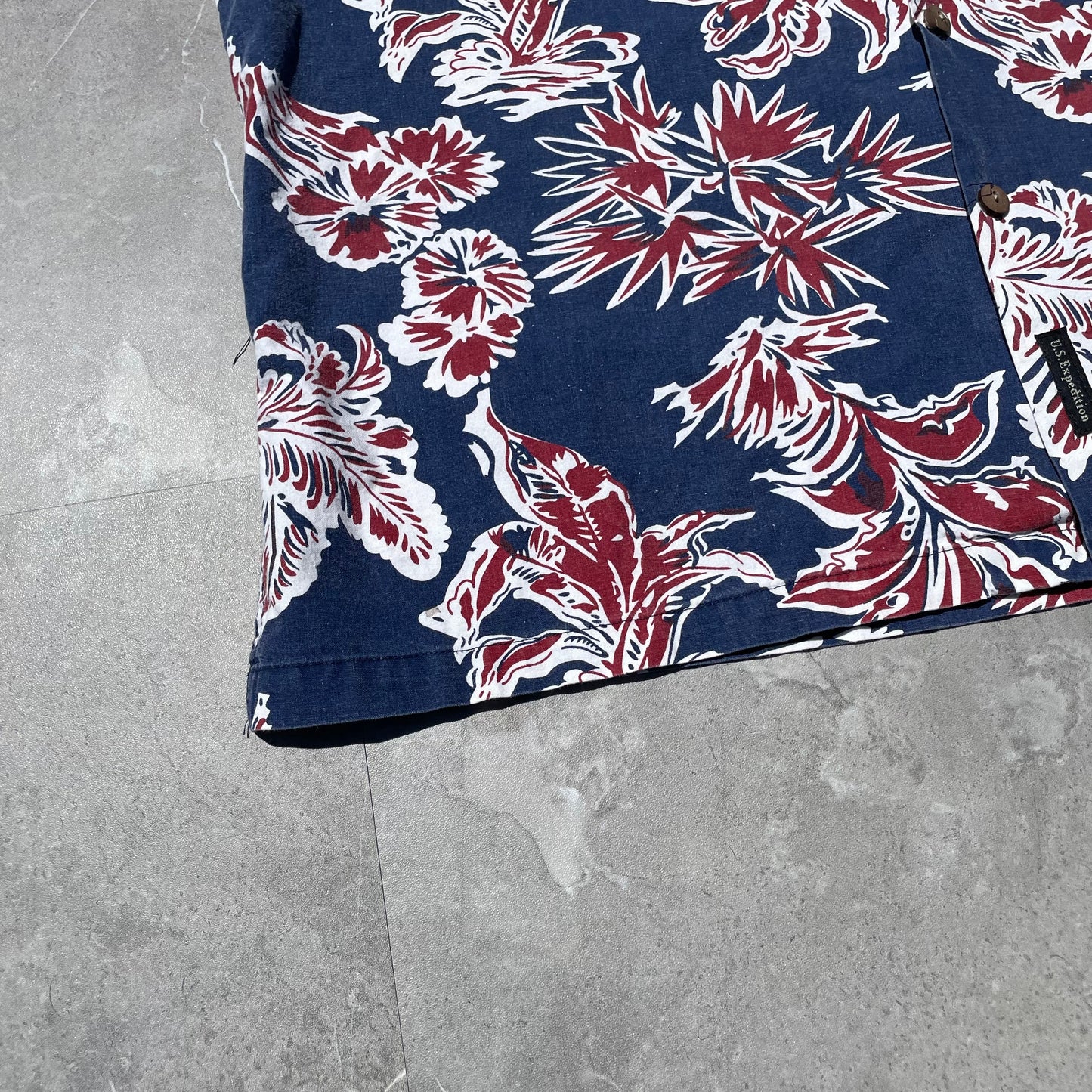90s-00s US Expedition Faded Floral Hawaiian Shirt KiiChain Clothing