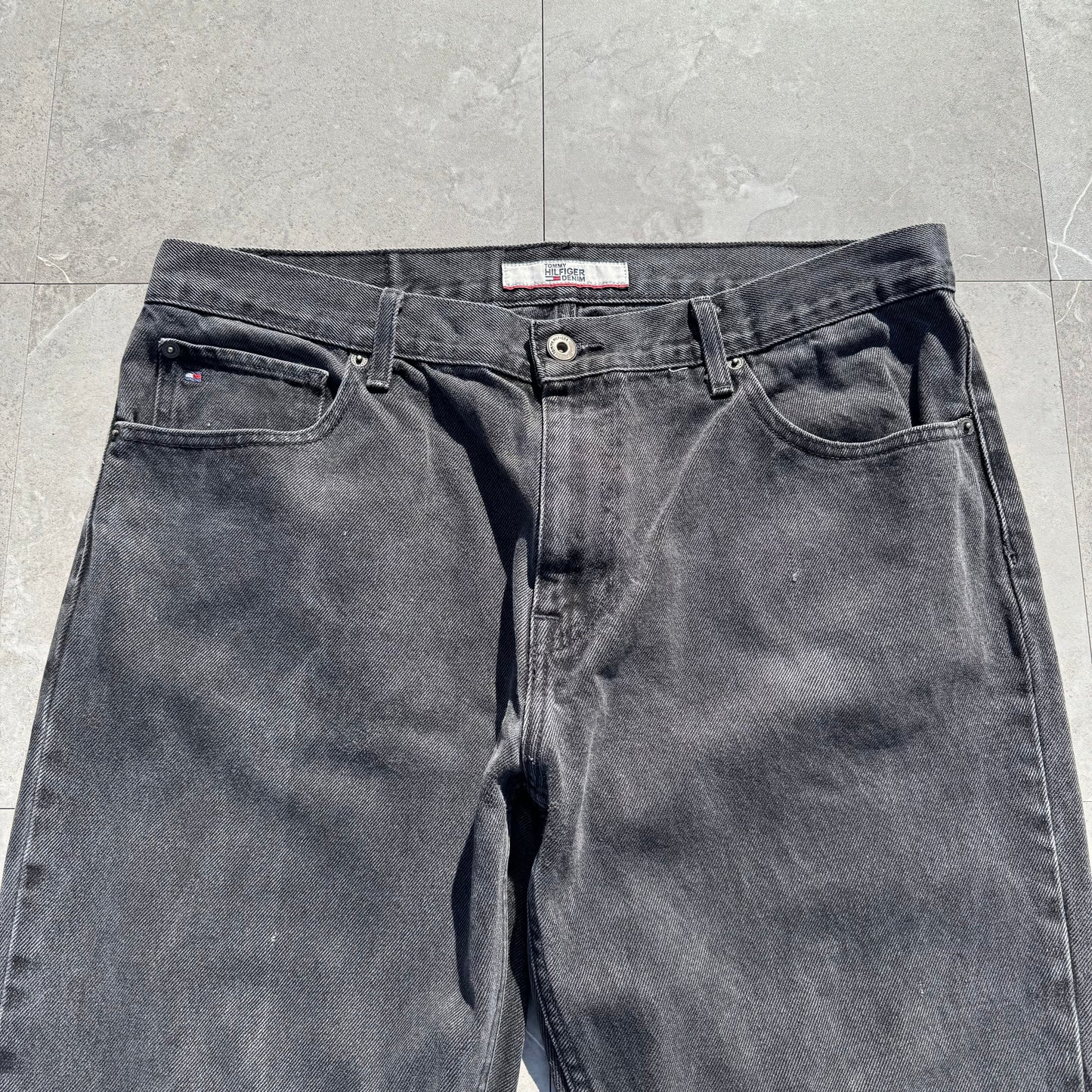 00s Tommy Hilfiger Black Straight Denim 36x30 KiiChain Clothing
