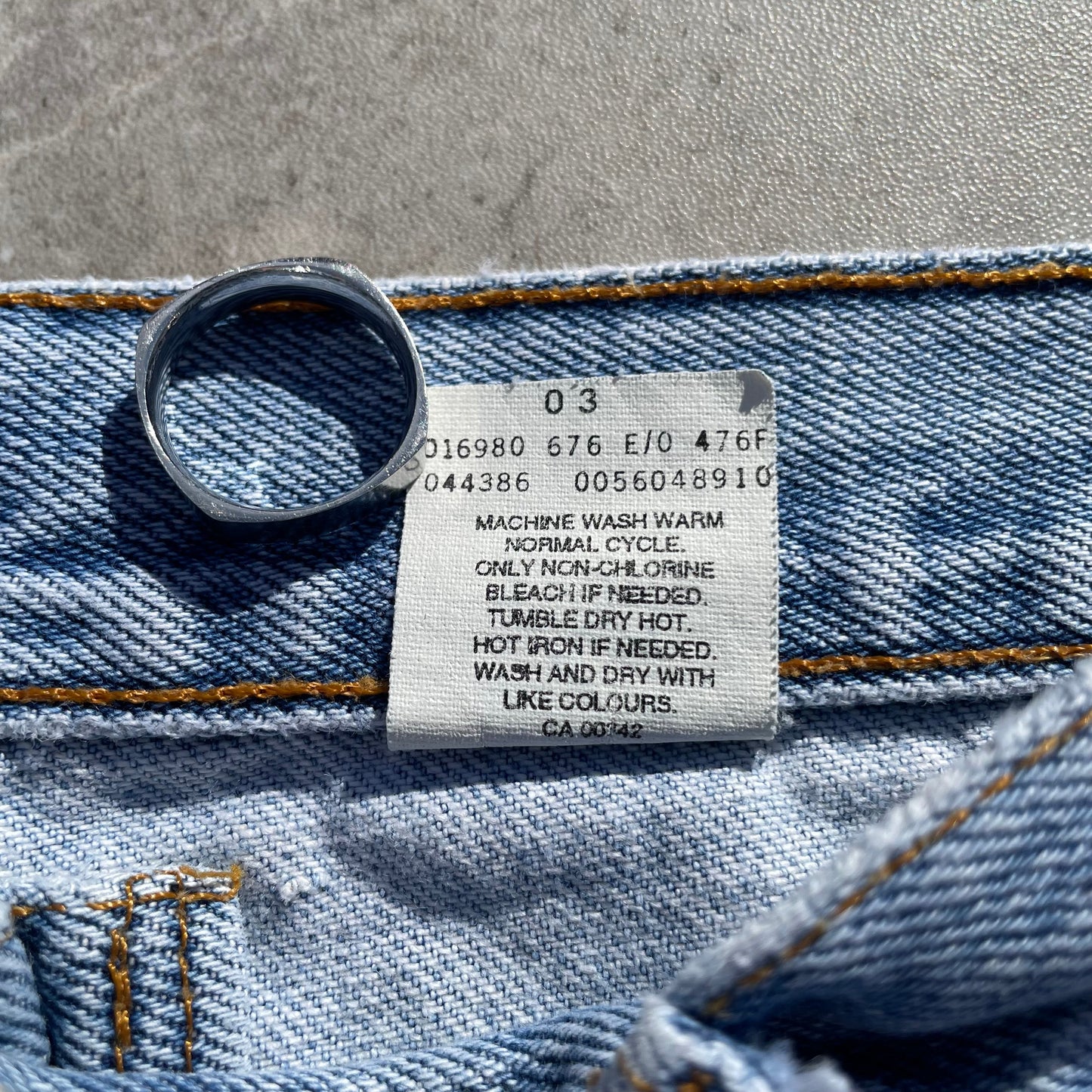 90s Levi's 560 Denim Made in Canada Denim 31x32 KiiChain Clothing