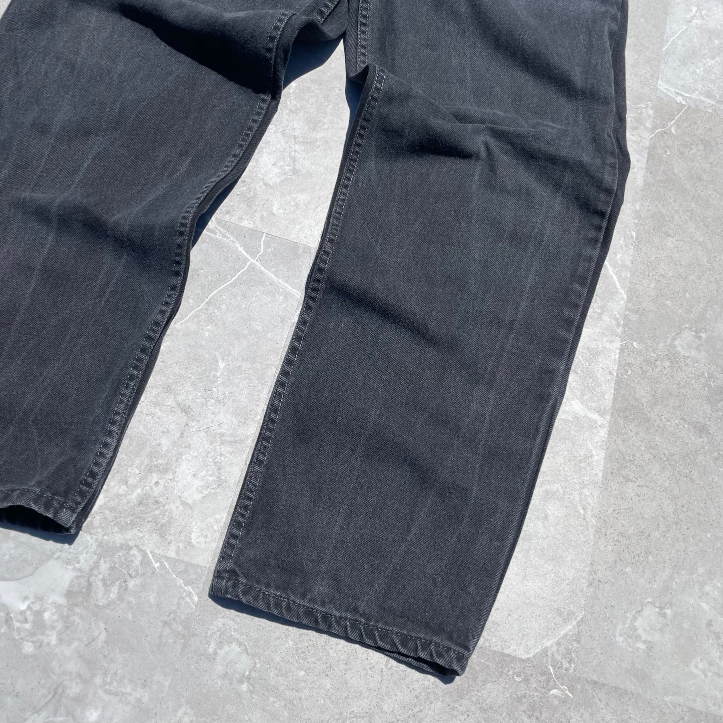 00s Levi’s 550 Black Denim 38x32 KiiChain Clothing