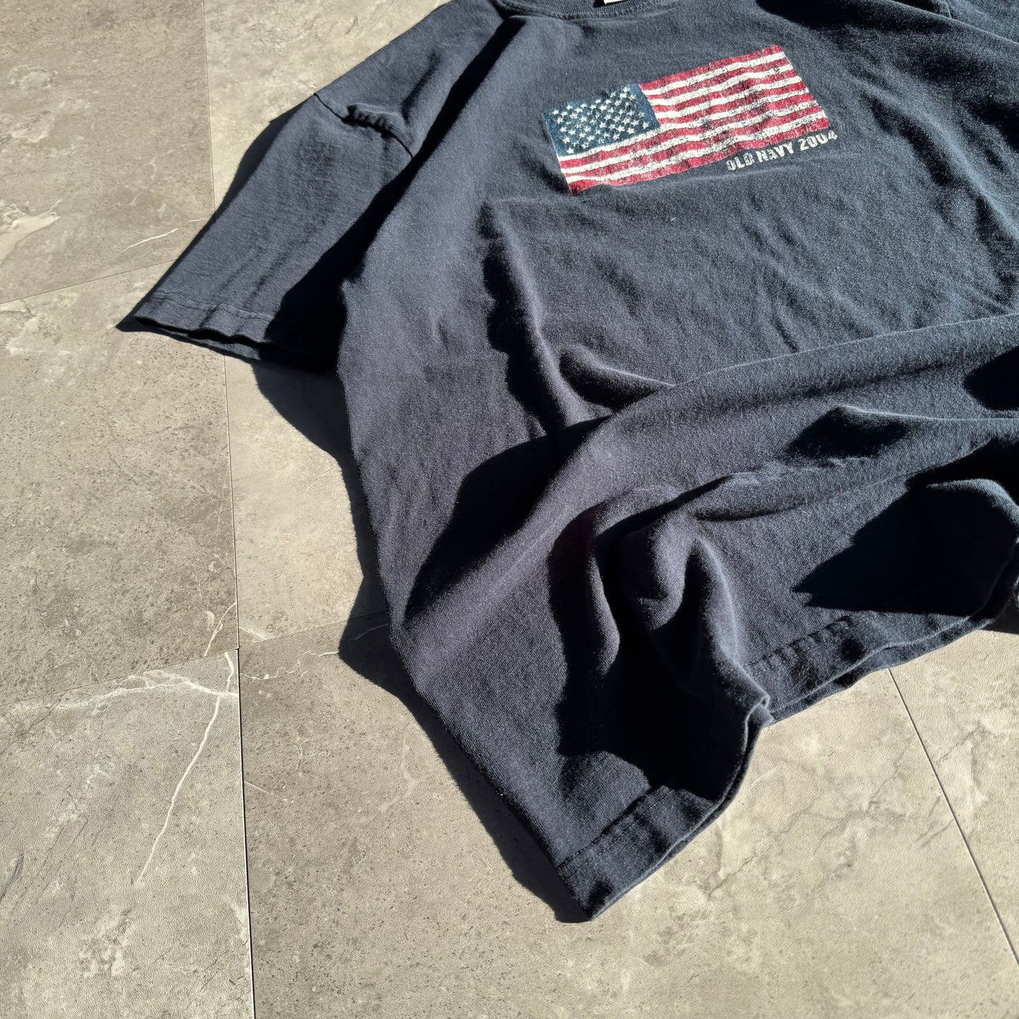 00s Old Navy 2004 American Flag Faded Tee KiiChain Clothing