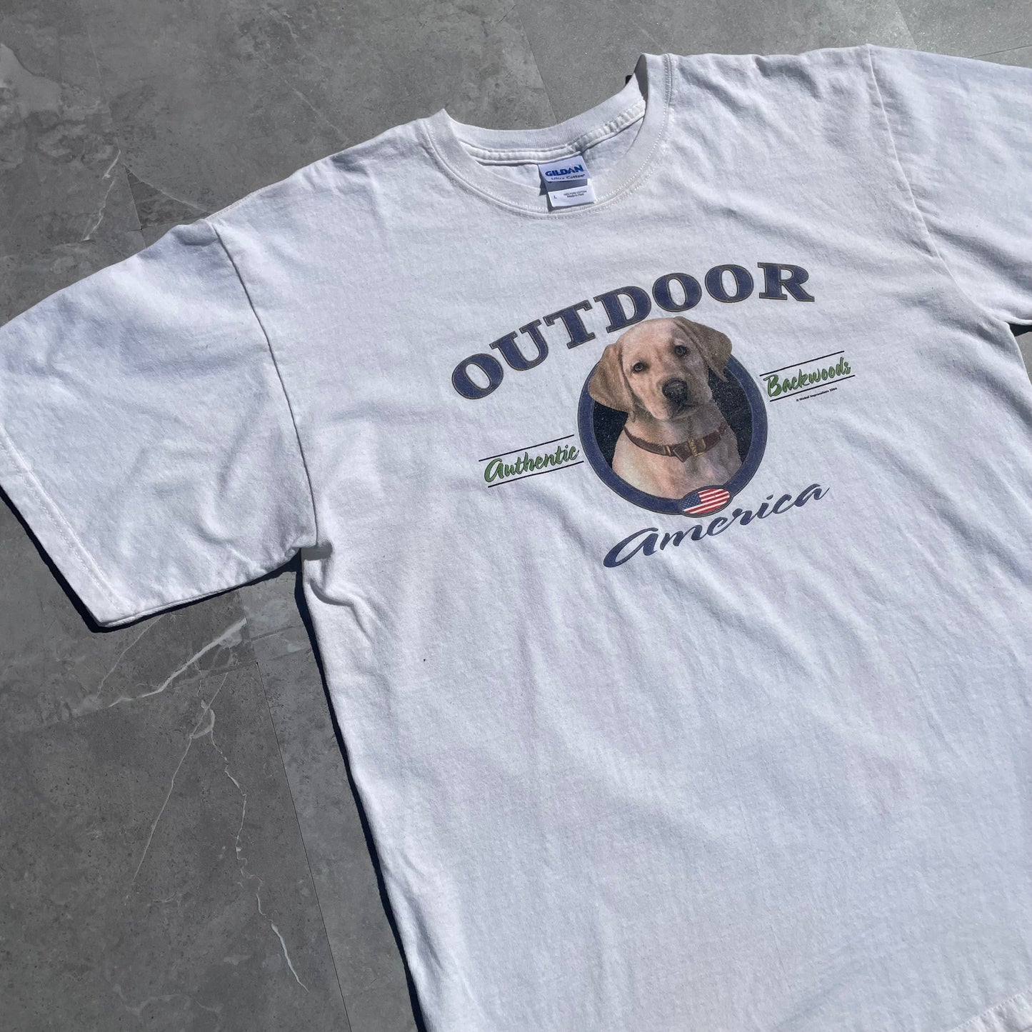00s Outdoor American 2004 Dog Graphic T-Shirt KiiChain Clothing
