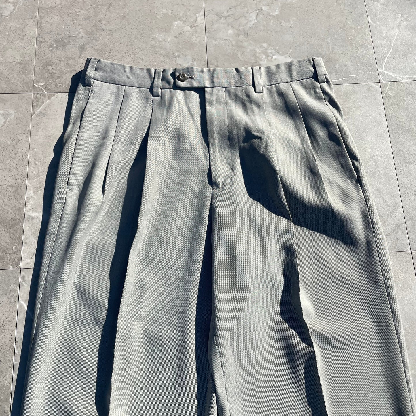 00s Perry Ellis Portfolio Two-Tuck Pleated Light Gray Slacks 34x31 KiiChain Clothing