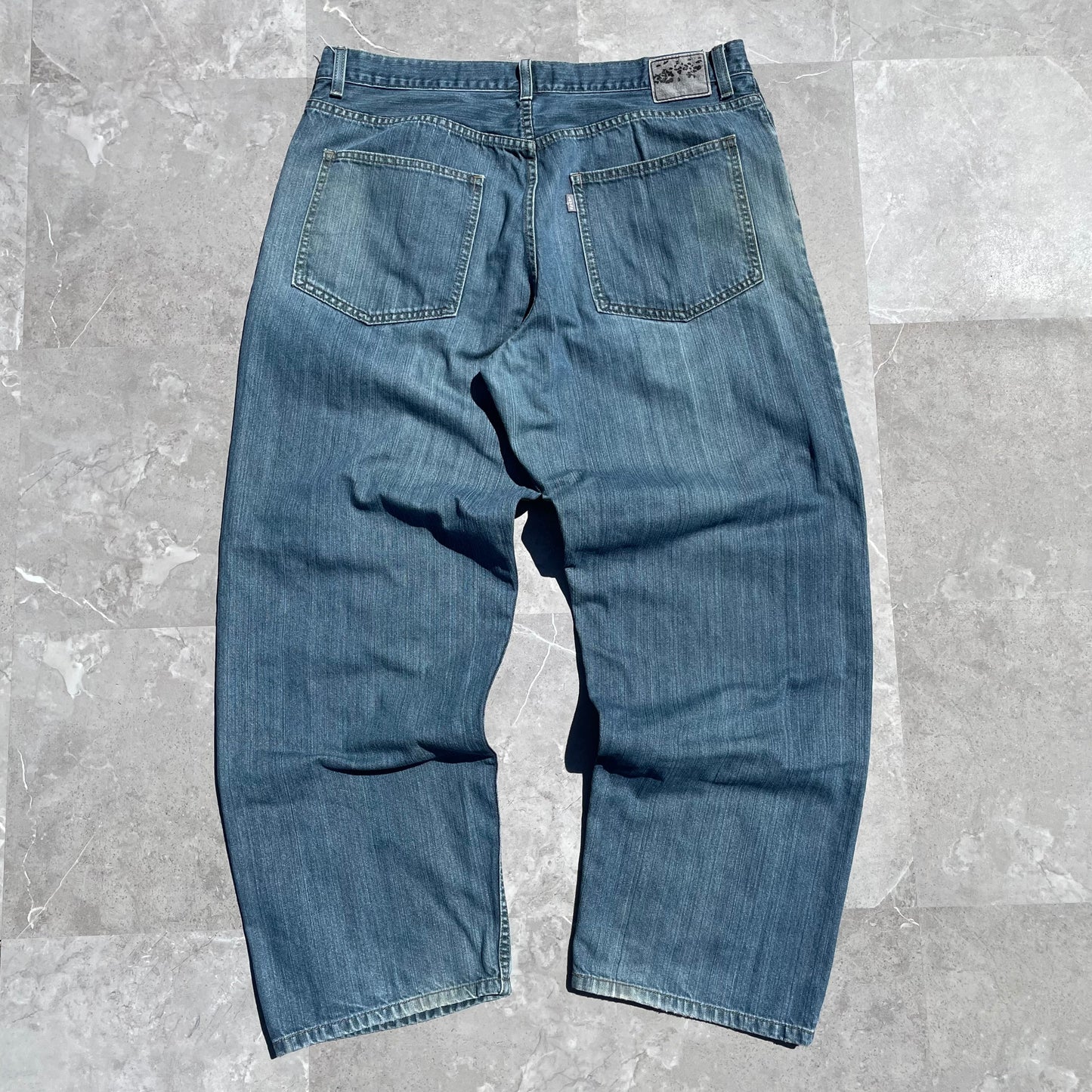 00s Levi’s Silver Tab Baggy Fit Denim 38x32 KiiChain Clothing