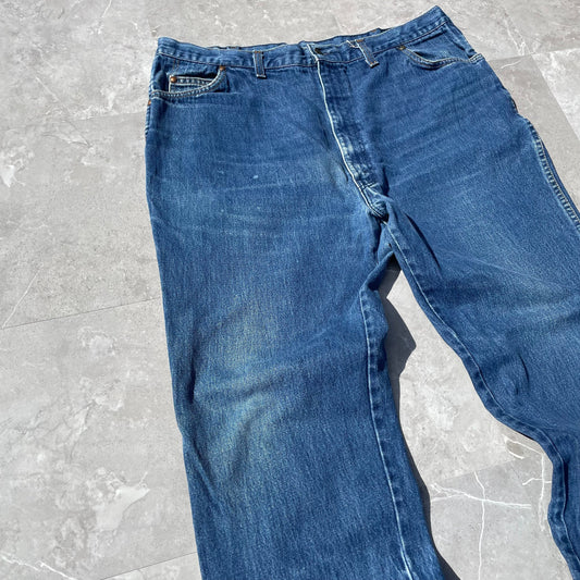 80s Levi’s 557 Made in USA 42x32 KiiChain Clothing