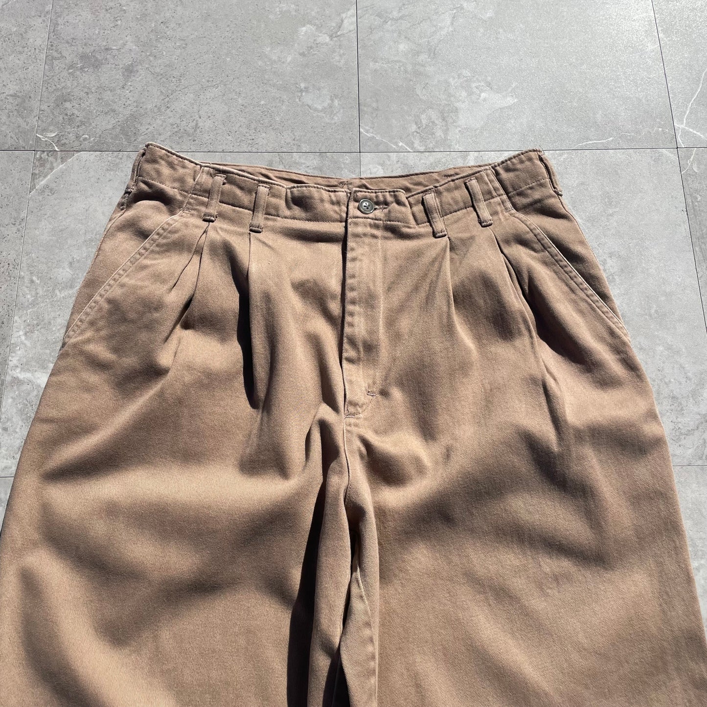 80s-90s Lands' End Beige Two-Tuck Chino Pants Size 32 KiiChain Clothing